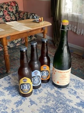 Bières artisanales et jus locaux servis au restaurant Little Miss Goumard à Cheverny.