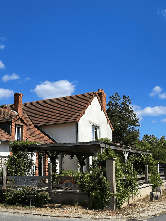 Façade du restaurant Little Miss Goumard à Cheverny, près du Château de Cheverny.